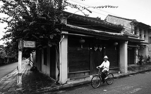 Dini pagi di kota kuno Hoi An - ảnh 2