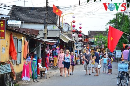 Mengelilingi sektor kuno kota Hoi An, Vietnam Tengah - ảnh 1