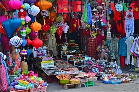 Mengelilingi sektor kuno kota Hoi An, Vietnam Tengah - ảnh 2