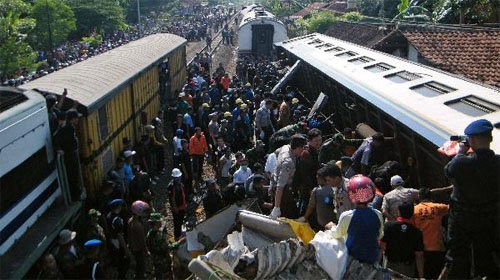 Indonesia : Kecelakaan kereta api melukai puluhan orang - ảnh 1