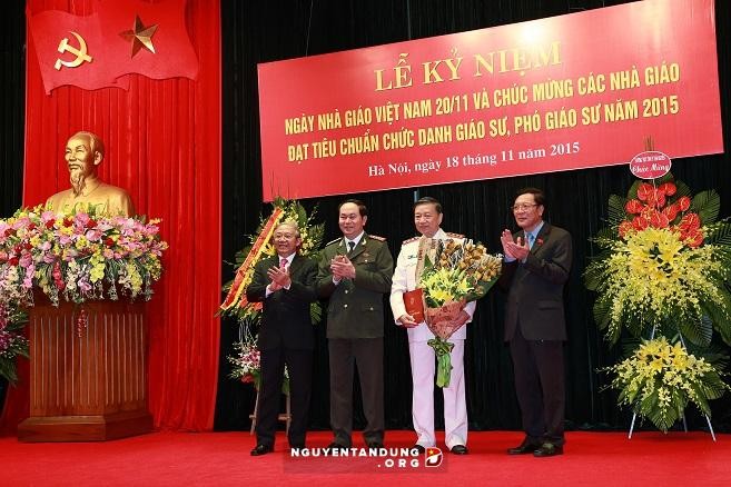 Memuliakan para guru tipikal sehubungan Hari Guru Vietnam 20-11 - ảnh 1