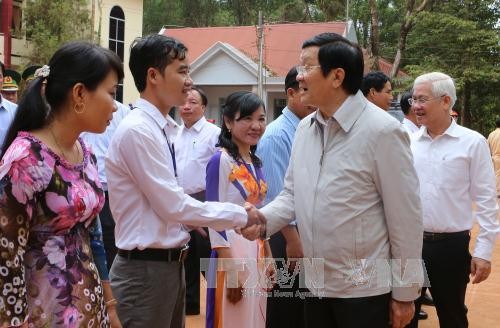 Presiden Truong Tan Sang mengunjungi tentara dan rakyat daerah perbatasan Loc Ninh, Binh Phuoc - ảnh 1