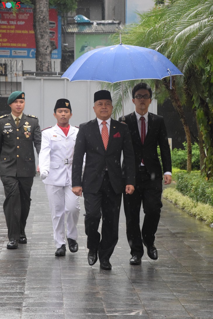 Memperingati  ultah  ke-71 Hari Kemerdekaan Republik Indonesia  - ảnh 3