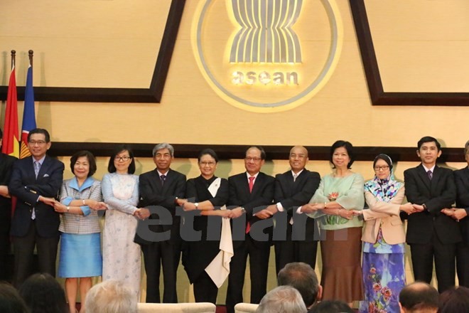 Bergelora aktivitas pada Hari ASEAN di Uni Eropa - ảnh 1