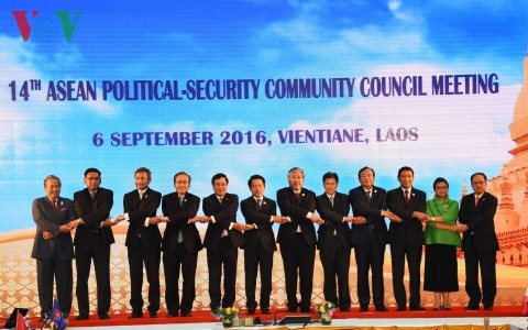 Konferensi tingkat Menlu ASEAN mempersiapkan KTT ASEAN - ảnh 1