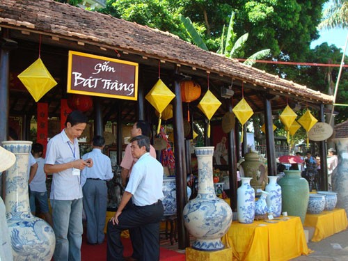 Memuliakan desa-desa kerajinan tangan tradisional yang dikaitkan dengan pengembangan pariwisata - ảnh 1