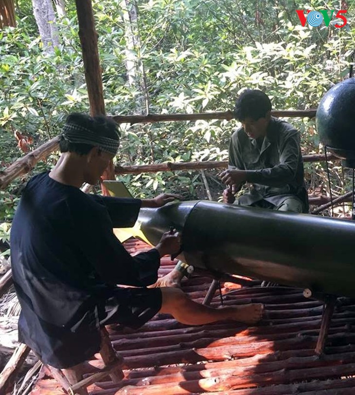 Menemukan pangkalan militer 