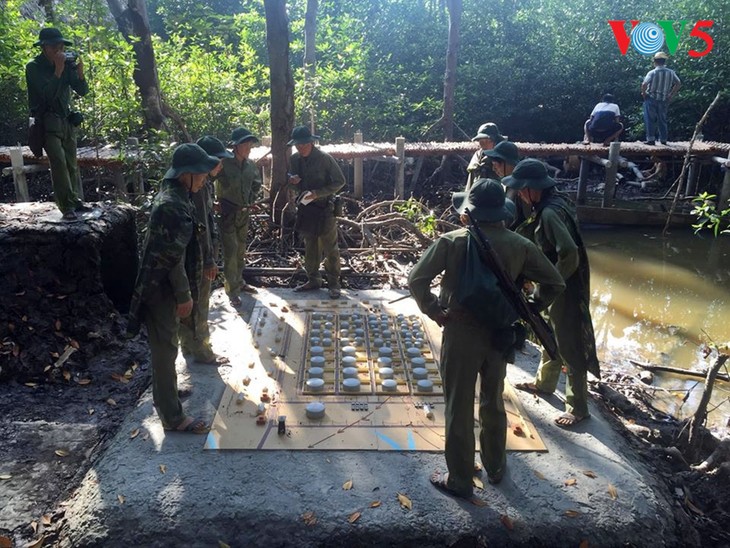 Menemukan pangkalan militer 