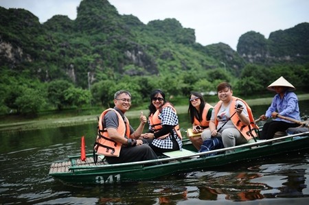 Peserta Famtrip Indonesia  menikmati keindahan pusaka-pusaka Vietnam - ảnh 13