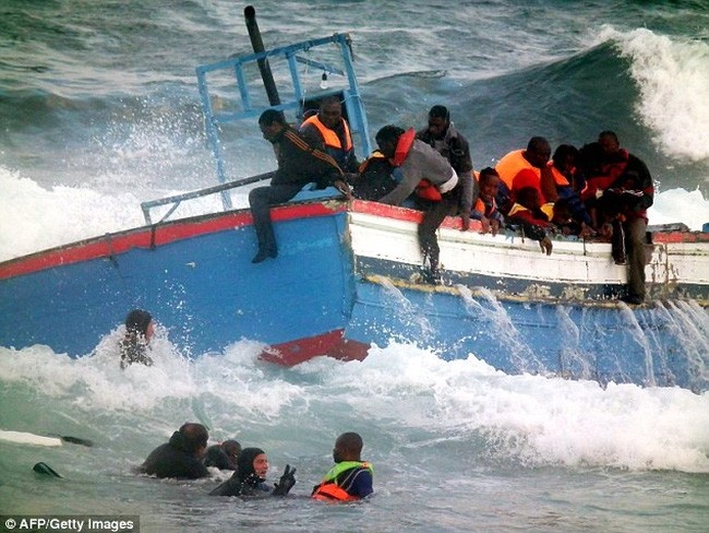 Ada lagi ratusan orang lain yang hilang karena terbaliknya kapal di Laut Tengah - ảnh 1