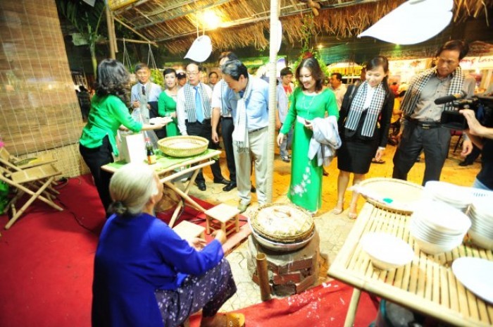 Festival kuliner tentang masakan enak dari semua negara tahun 2016 - ảnh 1