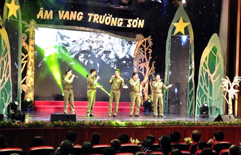 Program temu pergaulan kesenian: “Gemar penunungan  Truong Son” - ảnh 1