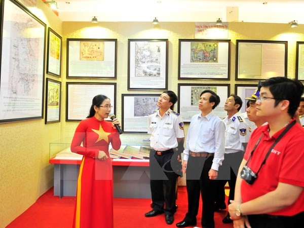 Pameran peta dan dokumen Hoang Sa, Truong Sa wilayah Vietnam diadakan di Phu Quoc - ảnh 1