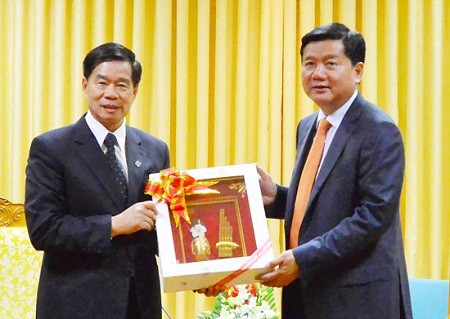 Kota Ho Chi Minh dan propinsi Xiengkhuang, Laos memperkuat kerjasama di bidang perpustakaan dan kemuseuman - ảnh 1