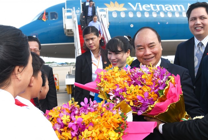 PM Nguyen Xuan Phuc menghadiri Konferensi Tingkat Tinggi ke-30 ASEAN  di Filipina - ảnh 1