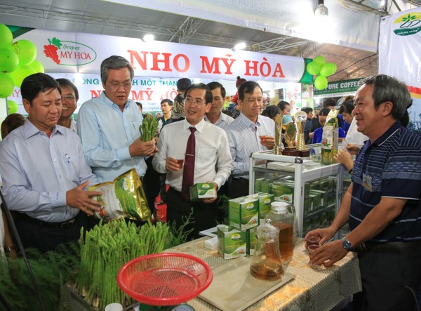  Pembukaan Pekan  Raya Perdagangan-Industri  propinsi Binh Thuan - ảnh 1