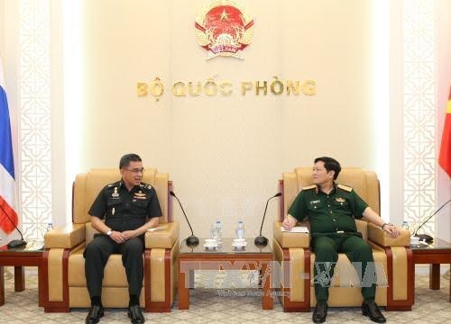  Menhan Vietnam menerima Sekretaris Harian Kemhan Thailand - ảnh 1