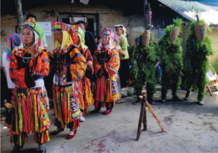 Adat istiadat mengenai upacara pemakaman warga etnis minoritas Lo Lo - ảnh 2