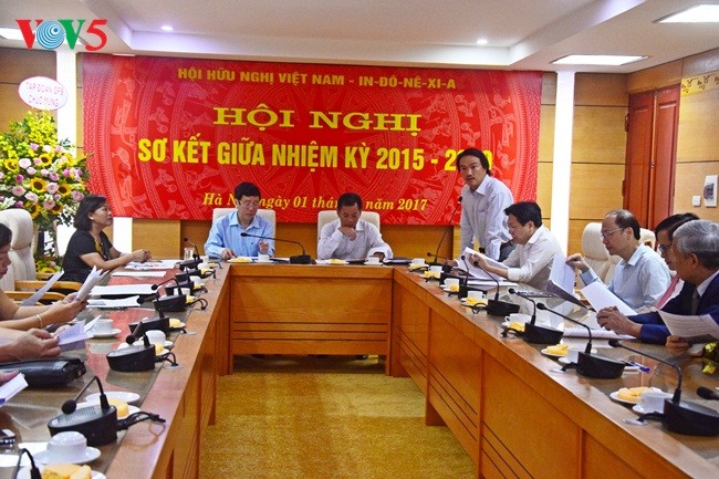 Konferensi evaluasi sementara sela masa bakti 2015-2020 VIFA angkatan III - ảnh 2