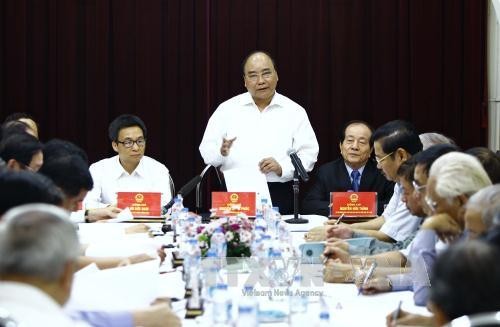 PM Vietnam, Nguyen Xuan Phuc melakukan temu kerja dengan Gabungan Asosiasi Sastra dan Seni Vietnam - ảnh 1