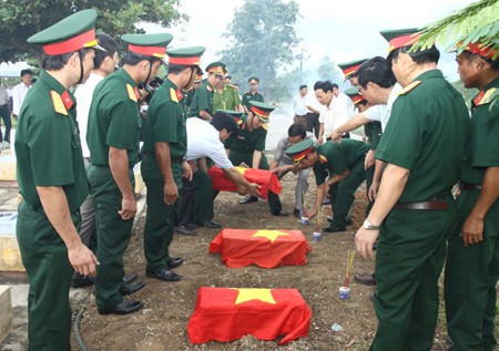  Terus berkoordinasi mencari, mengumpulkan dan memulangkan tulang belulang para martir - ảnh 1