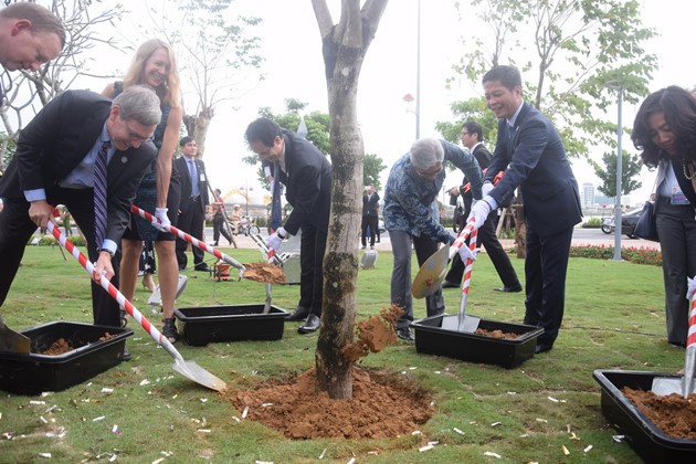 Istimewa-nya Taman patung APEC di Kota Da Nang, Vietnam Tengah - ảnh 14