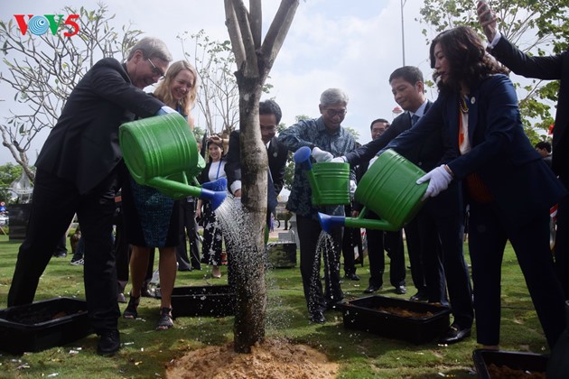 Istimewa-nya Taman patung APEC di Kota Da Nang, Vietnam Tengah - ảnh 15