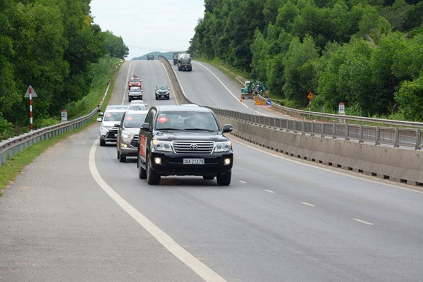  MN Vietnam mengesahkan haluan membangun beberapa penggalan jalan tol di jalur Utara-Selatan  - ảnh 1