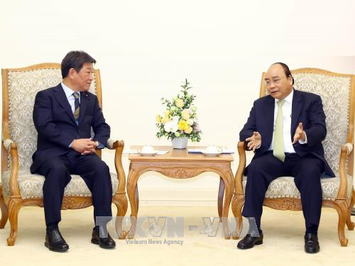  PM Vietnam, Nguyen Xuan Phuc menerima Menteri Rekonstruksi Ekonomi Jepang - ảnh 1