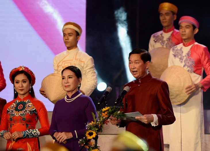 Pembukaan pesta baju “Ao Dai” kota Ho Chi Minh 2018 - ảnh 1