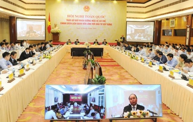 PM Vietnam, Nguyen Xuan Phuc memimpin Konferensi mengatasi kesulitan di bidang investasi pembangunan - ảnh 1