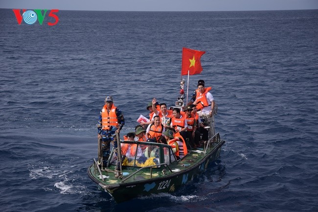 Kaum pemuda pembidas dengan pulau Len Dao- mutiara di Laut Timur - ảnh 3