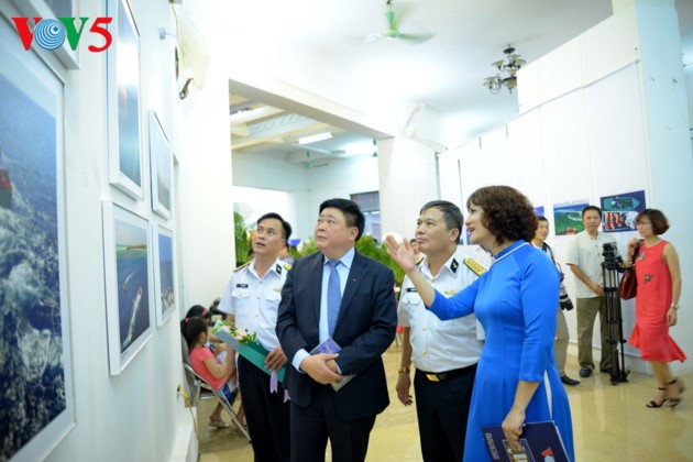 Kecintaan laut dan pulau berhimpun dalam pameran “Truong Sa dalam hati kita” - ảnh 11