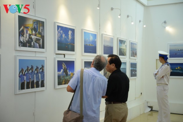 Kecintaan laut dan pulau berhimpun dalam pameran “Truong Sa dalam hati kita” - ảnh 12