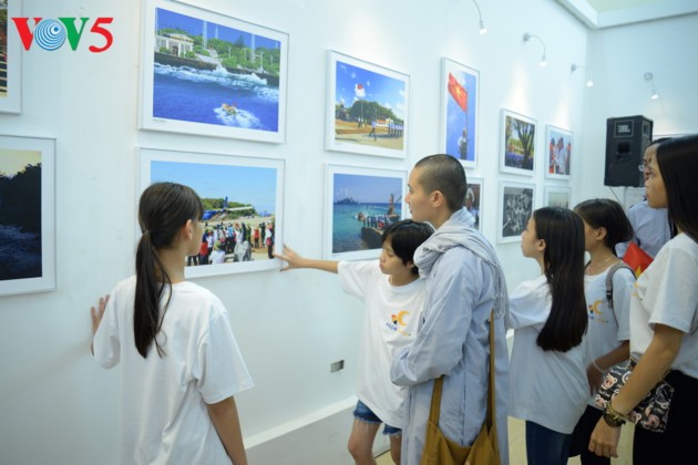 Kecintaan laut dan pulau berhimpun dalam pameran “Truong Sa dalam hati kita” - ảnh 15