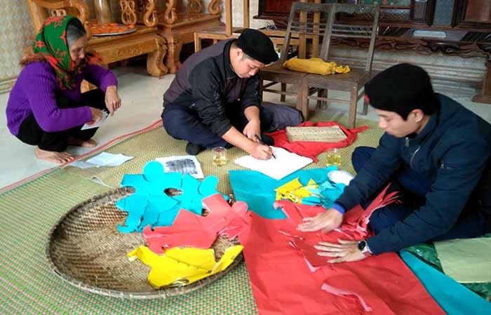 Adat istiadat merayakan HUT sebagai balas budi terhadap kaum lansia dari warga etnis minoritas Nung di provinsi Thai Nguyen - ảnh 1