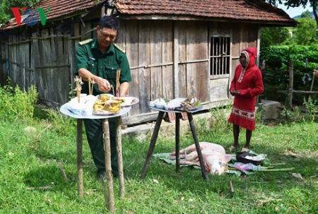 Pesta menguruk lubang dari warga etnis minoritas Chut - ảnh 1