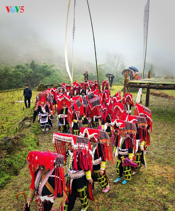 Upacara “Cap sac” dari warga etnis Dao di Propinsi Lao Cai, Vietnam Utara - ảnh 10