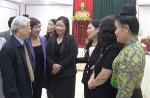 Party leader praises women's role in national construction and defence - ảnh 1