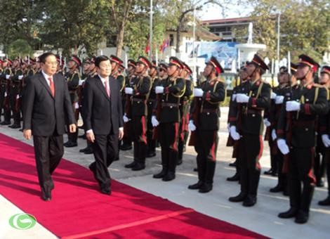 President begins an official visit to Laos  - ảnh 1