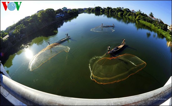 Net-casting dance on the Nhu Y river - ảnh 10