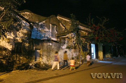 Hoi An’s old quarter, a harmonious blend of history, culture, and human life  - ảnh 11