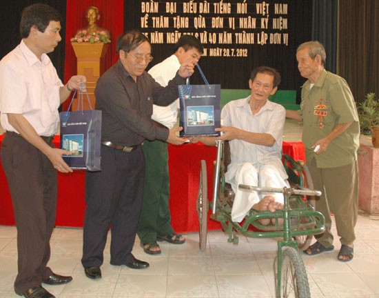 Outstanding individuals of police force honored - ảnh 1