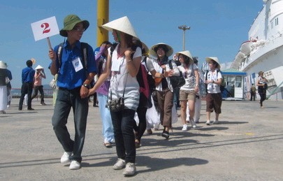 Da Nang welcomes the first ships of the New Year - ảnh 1