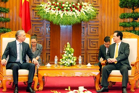 Prime Minister receives Russia’s Gazprom Neft CEO  - ảnh 1