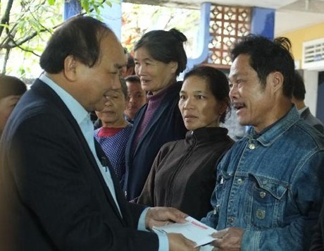 Local poor assisted ahead of Lunar New Year - ảnh 1