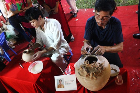 Hanoi Traditional Craft Village Tourism Festival 2016 closes - ảnh 2