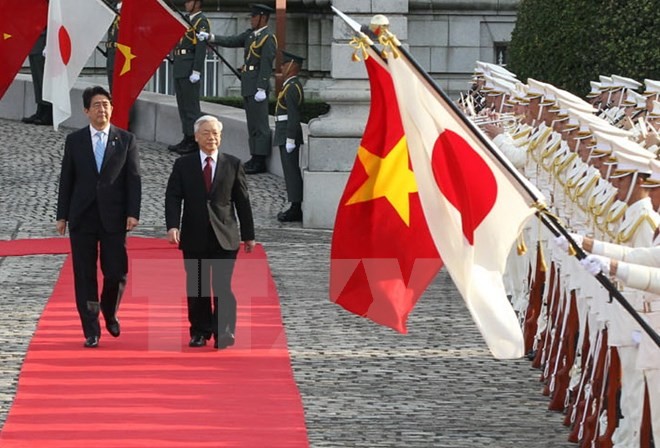 Japan’s Prime Minister begins official visit to Vietnam - ảnh 1