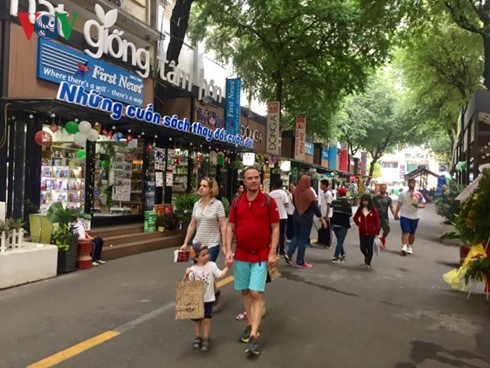 Book Street, a highlight of spring celebration - ảnh 2