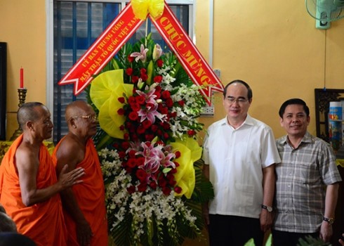 Vietnam Fatherland Front President pays New Year visit to the Khmer people  - ảnh 1